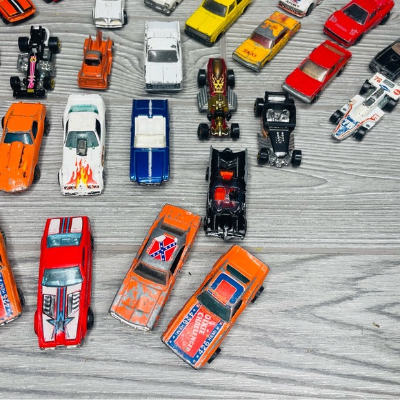 Vintage Lot of 44 matchbox , hot wheels & unbranded cars trucks collectible toys - Picture 9 of 9